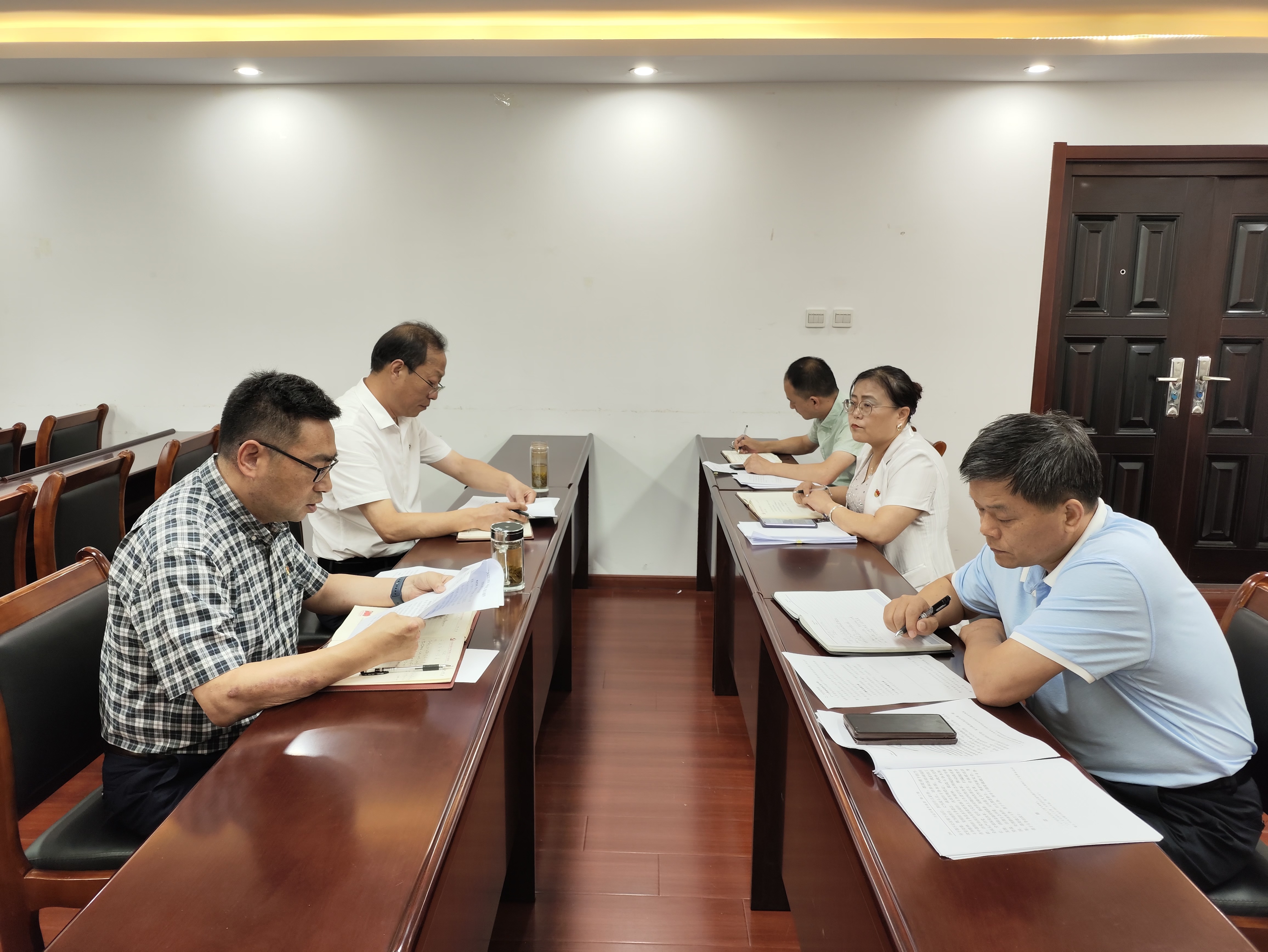 安裝公司黨支部開展“五大”要求、“六破六立”大討論  會議照片.jpg